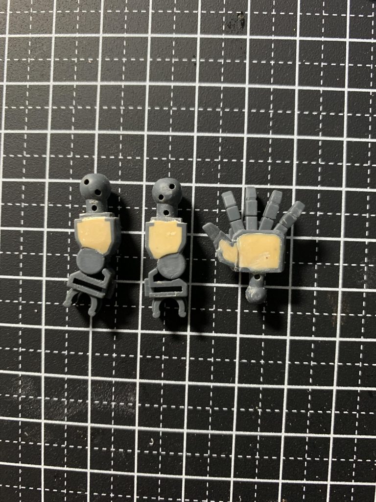 シルエットブースターの大きな肉抜きのパテ埋めです。普段のSDCSはすべてこの加工をしてます。