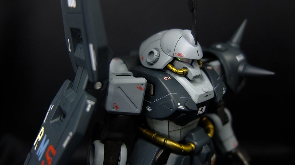 モノアイをオミットして全面カメラ仕様にして偵察機能を高めている、と言う想定です使用したのはハセガワの偏光クリアカラーのフィニッシュシートです