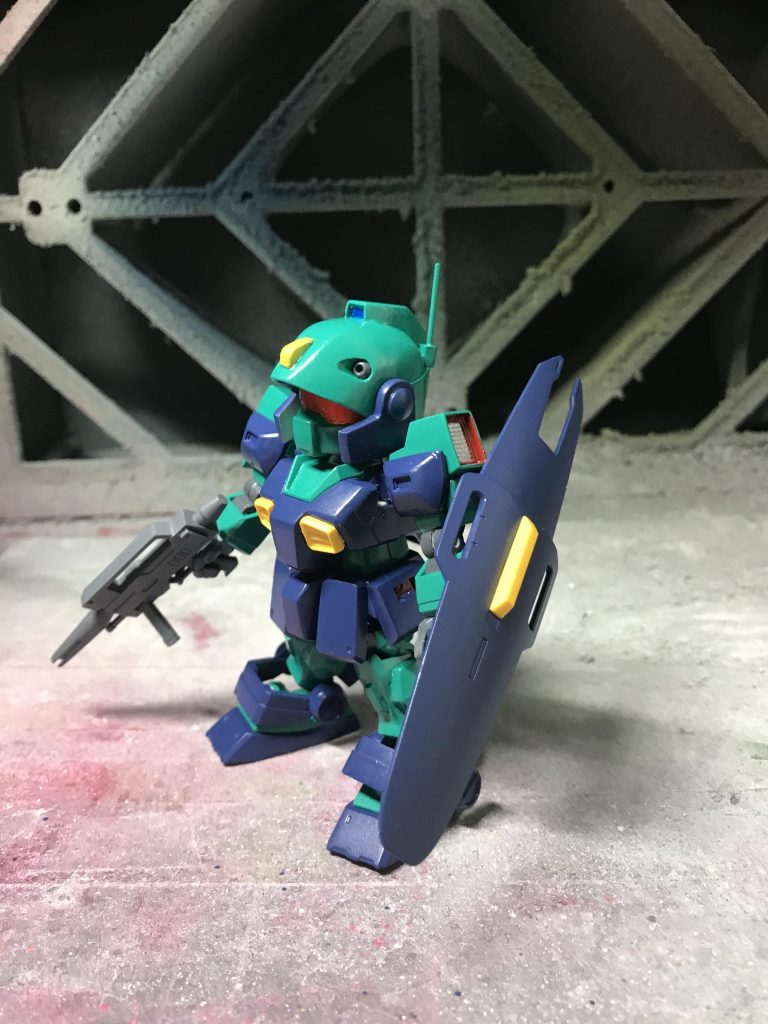 ビームライフル、シールドはHGUCネモを流用してますがサイズ感的には合ってるかな？と思います。