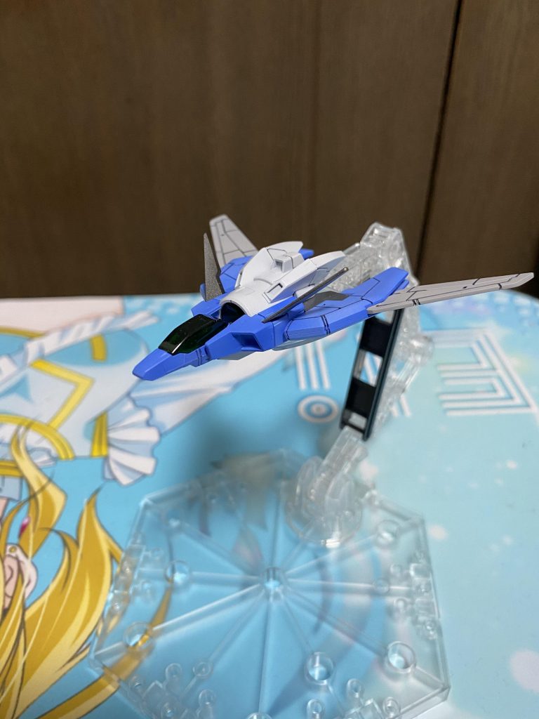 コアファイターのスタビライザーは本体と脱着した時に粒子供給が無くなって本来の色が無くなったという感じにしたかったので、敢えて暗いシルバーにしました