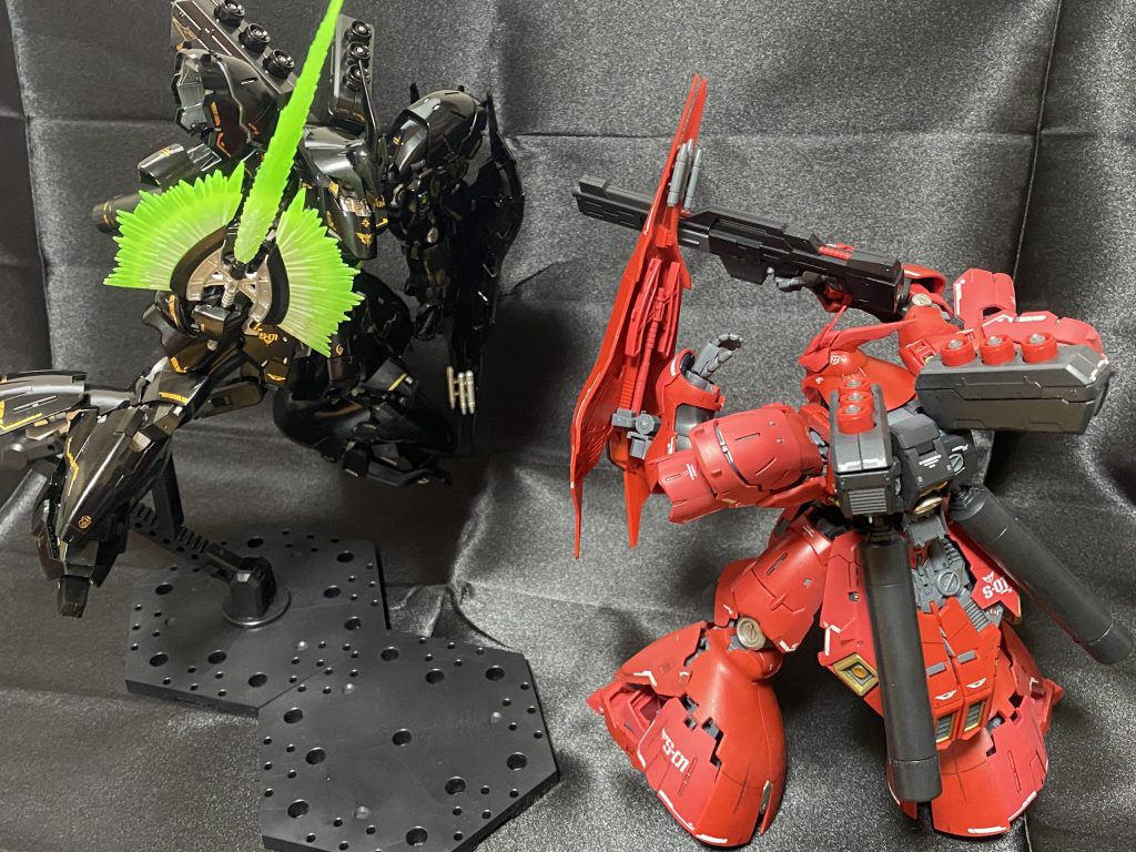 サザビーvs闇サザビーと言った所でしょうか…お気に入りの1機となりました。