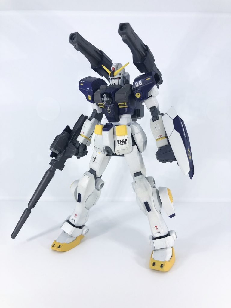 設定としてはマドロックが評価されて、中距離支援MSのバリエーションの乏しさを補強する目的で開発された後継機。といったところです。