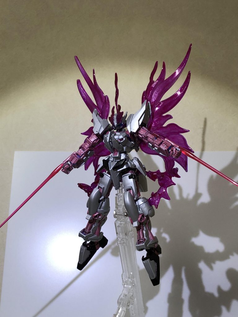 ファイリー・システムを発動後全ての武装をパージして、両腕に装着されているビームサーベルで強襲する。