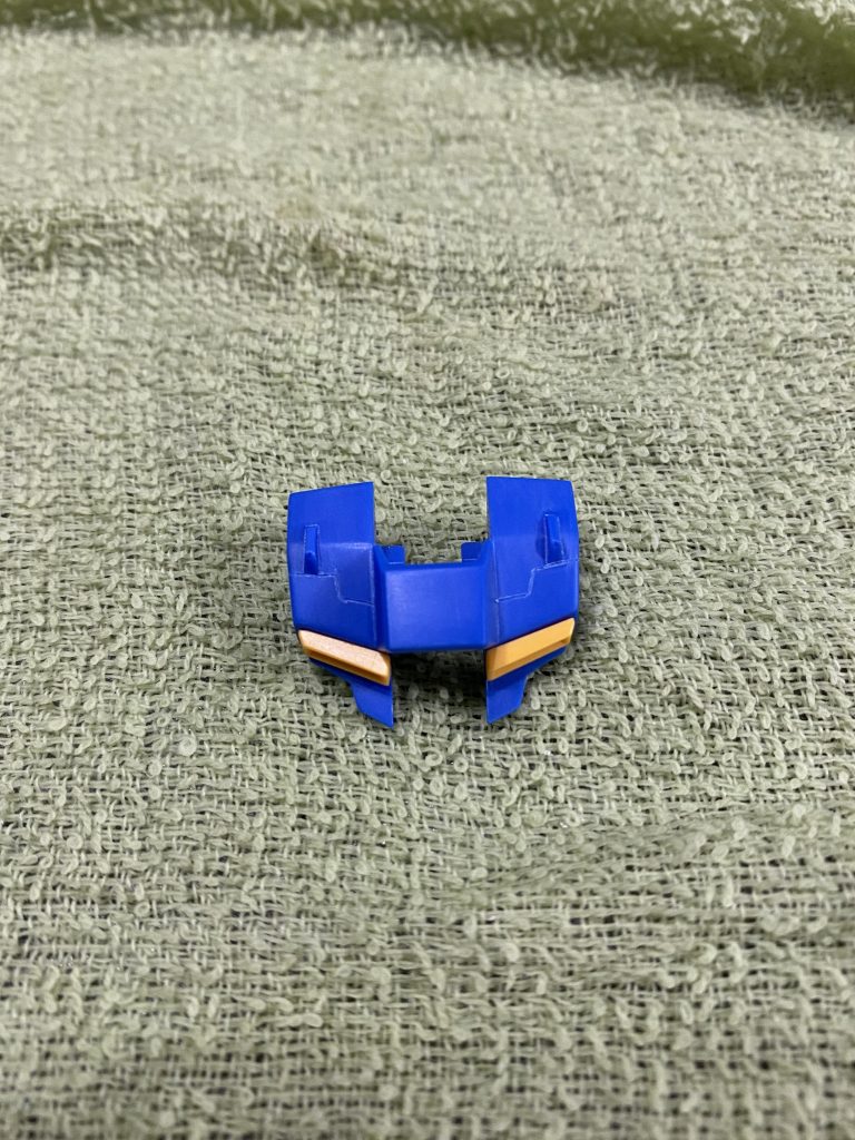 今回追加した筋彫りちょっと歪みましたがサフ吹いて塗装したら分からなくなりました