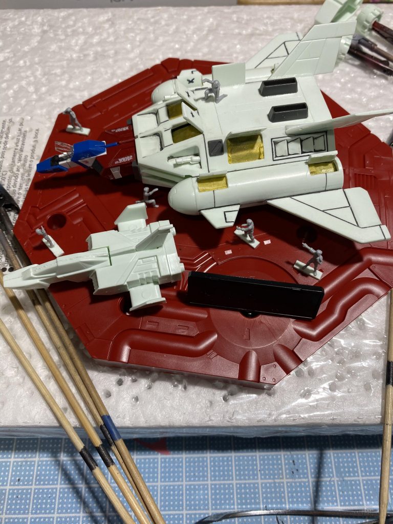 完成イメージ図同スケールのセイラさんと整備兵の配置を考え中