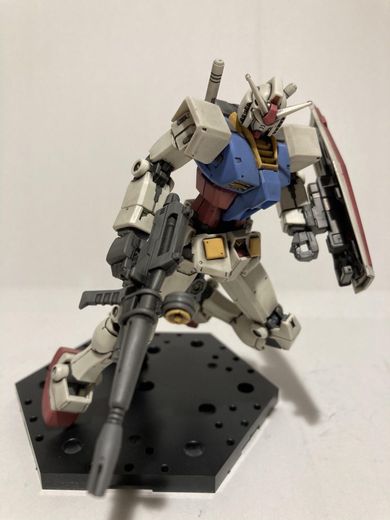 素組みしたキットに艶消しを吹いて、その後はリアルタッチマーカー(リアルタッチグレー3)で表面を塗りつぶし、メラミンスポンジで擦って表情を出しています。