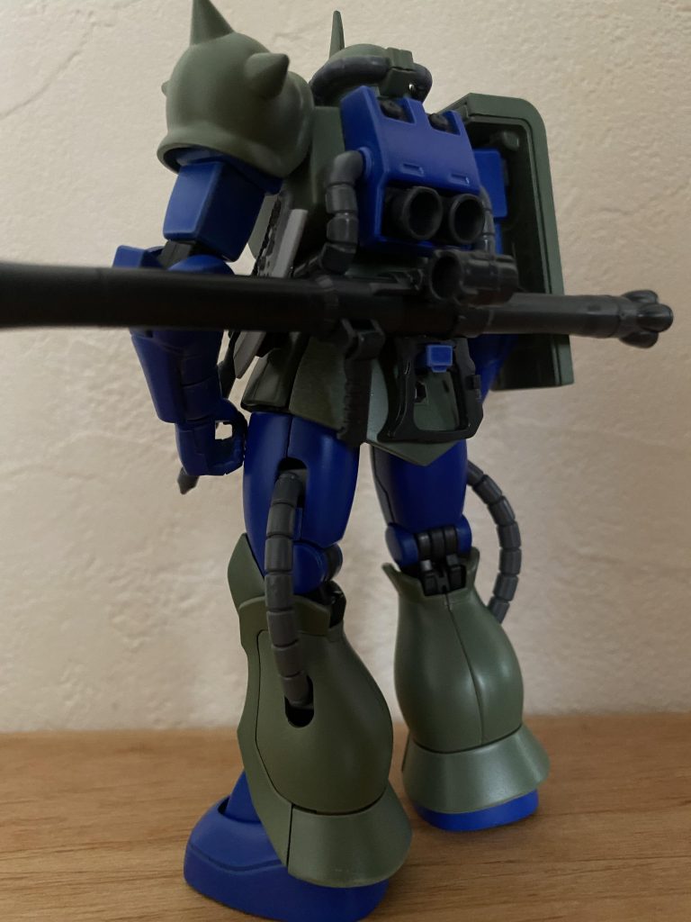 シャア 『バズーカも持っていけ、ガデム』