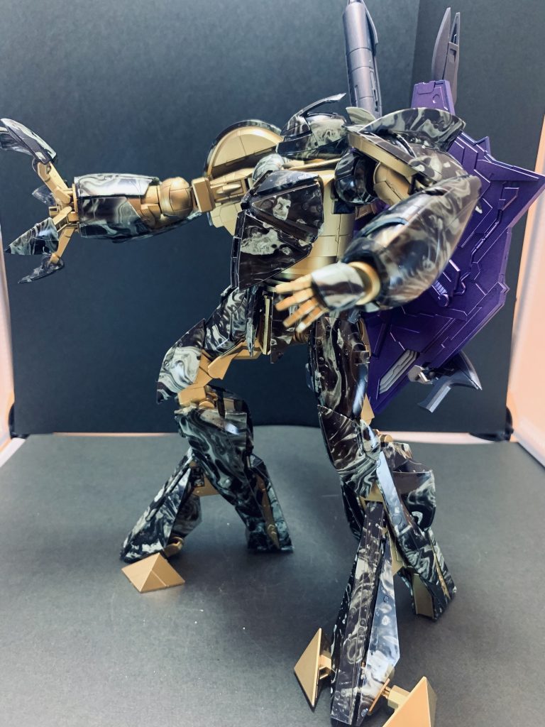 流動するエネルギーのイメージ以前作ったキュベレイ・E・サイバネティクスはロストテクノロジーで体表を流れるエネルギーラインのイメージ