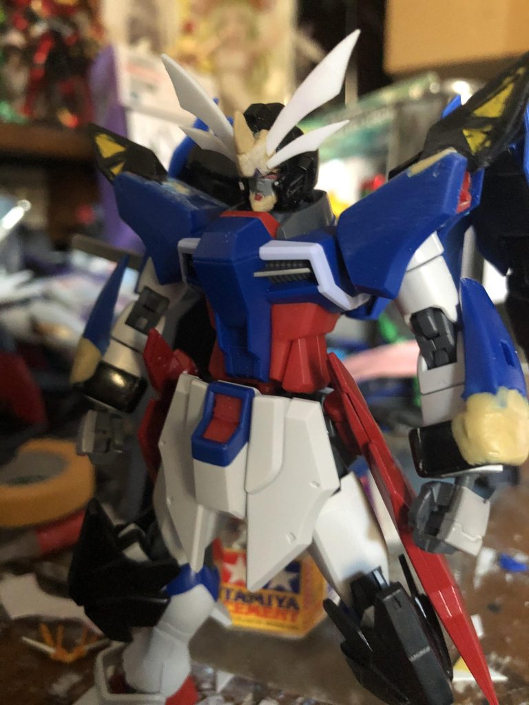 顔なんですけどTwitterでたまたま見かけたなんかのロボットがめっちゃかっこよかったんでそれっぽく作ってみました。