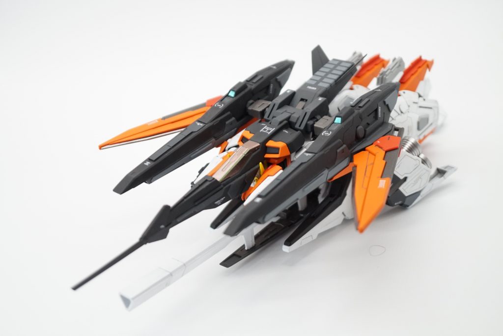 変形は普通に。残念ながら武器の位置的に後ろからは見せられません……笑