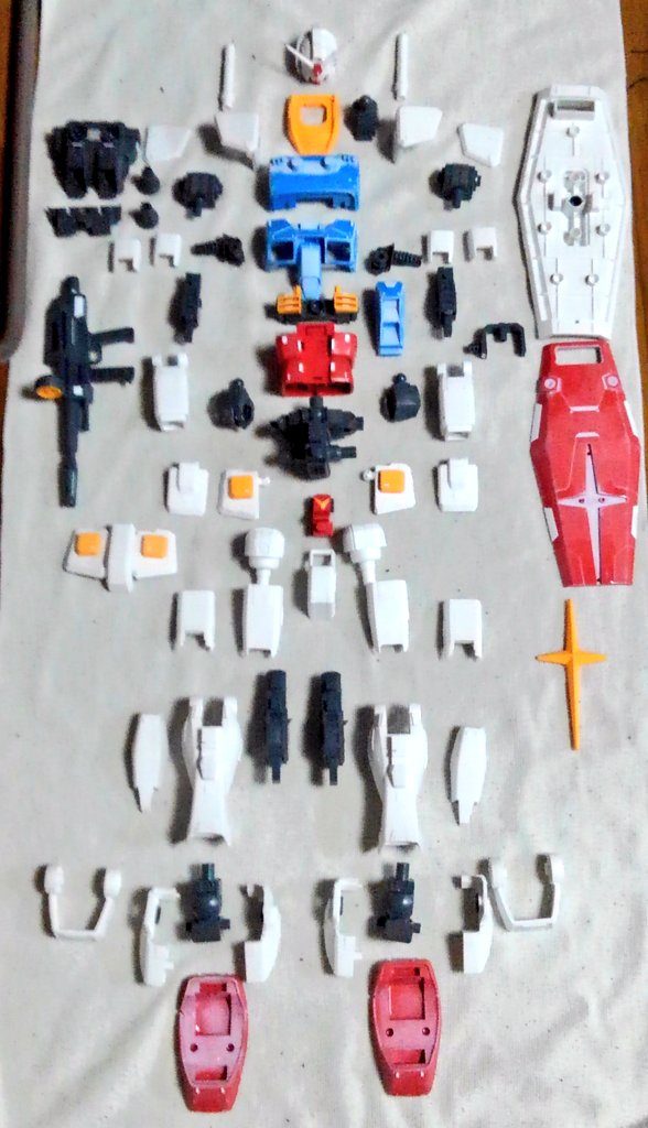 基本作業が終わったので、洗浄機にかけて乾燥。パーツを広げると大判バスタオル1枚分ありました(汗