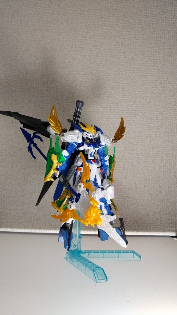 胴体、上腕部をそれぞれ1.2㎜延長。腿アーマー形状変更。胸アーマー形状変更。膝アーマーは周瑜百式の物をネオジウム磁石で取り付け。肩アーマーも馬超の物をネオジウムで取り付けしています。