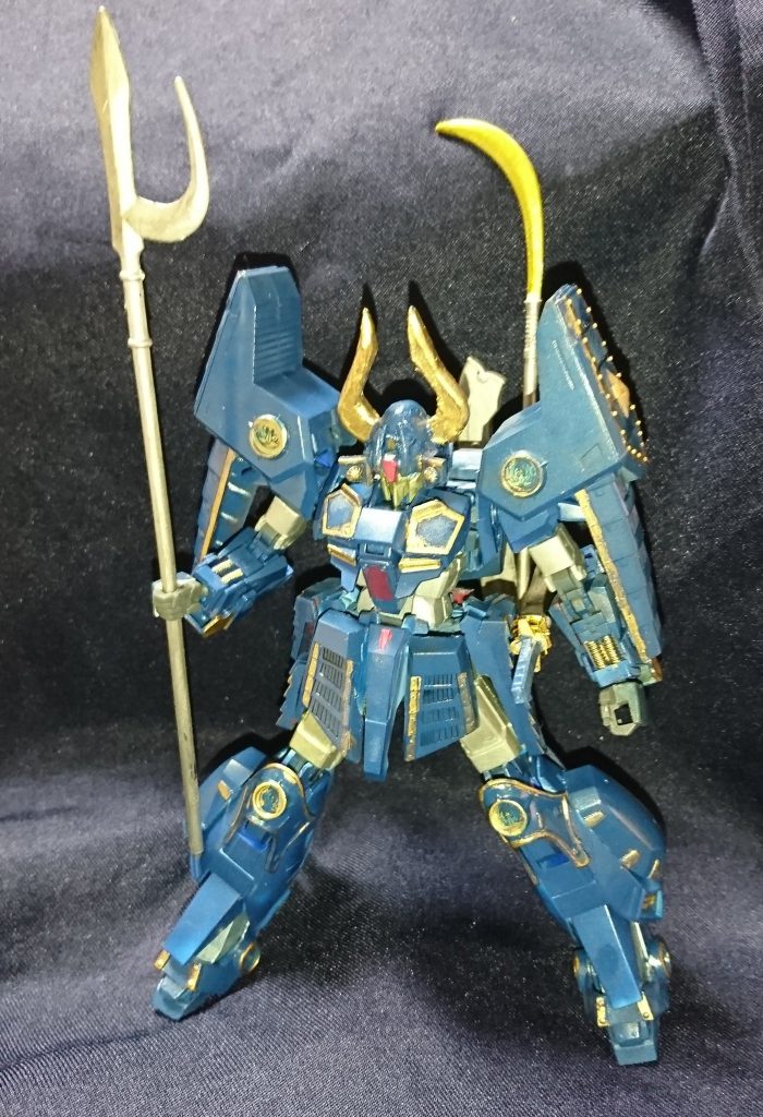 頭と角はスクラッチ　首あたりの装甲はＢＢ武者の切り貼り薙刀だけ武者マーク２のもの　武者マーク２は薙刀しか残っておらず・・・