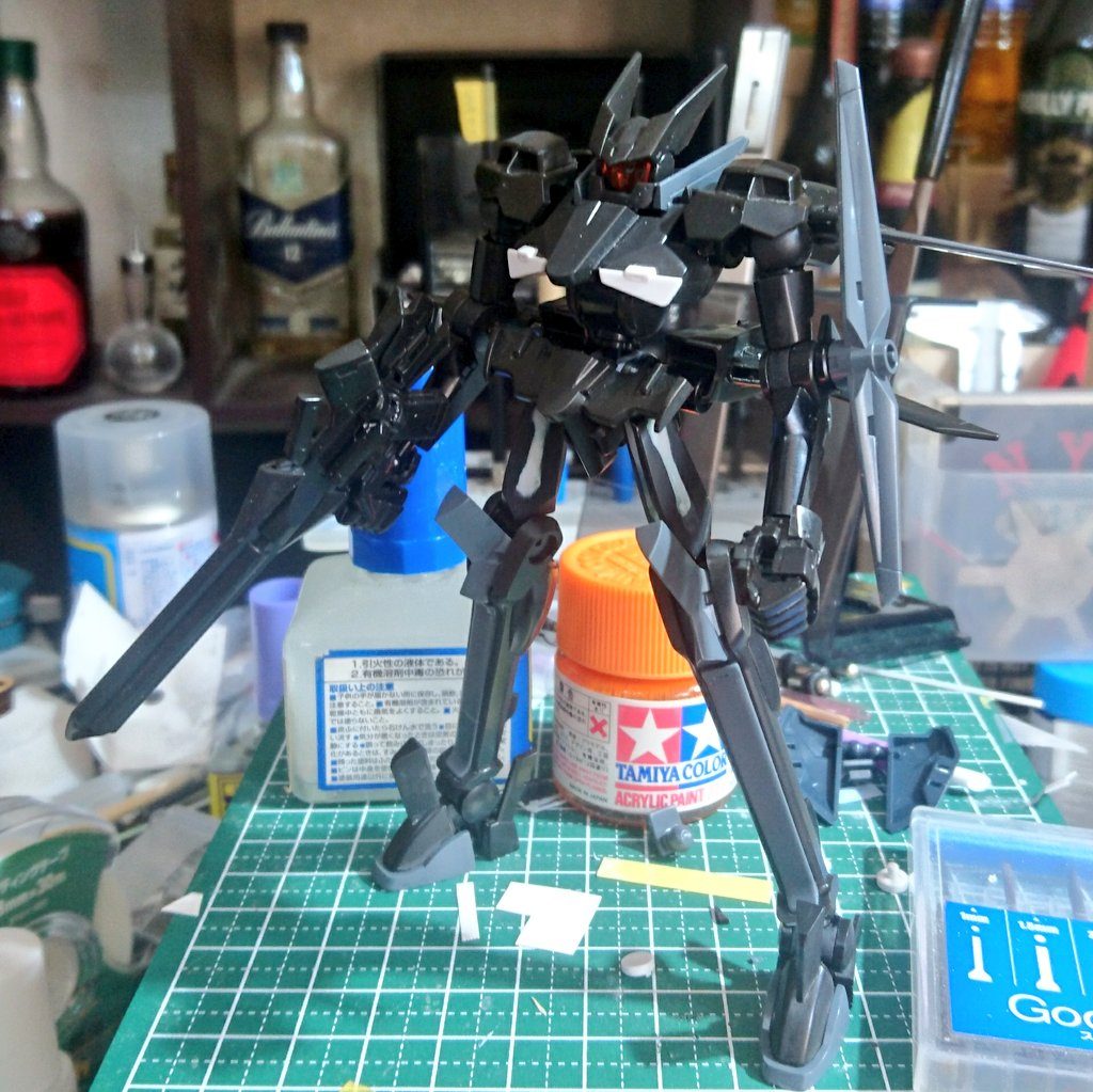 大腿部のヒケ処理今回一番面倒だったのが大腿部のヒケ。深いし範囲も広いのにラッパーパテで対処しようとしたのが失敗でした…次は瞬着系で行こうと思います。