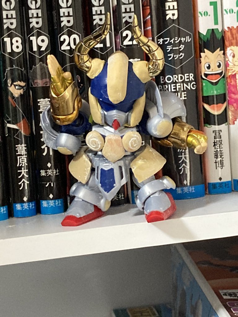 実は黄金聖衣と神衣がごっちゃになったデザインになっています。