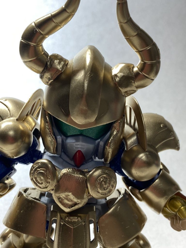 目もメタリックグリーンで塗装