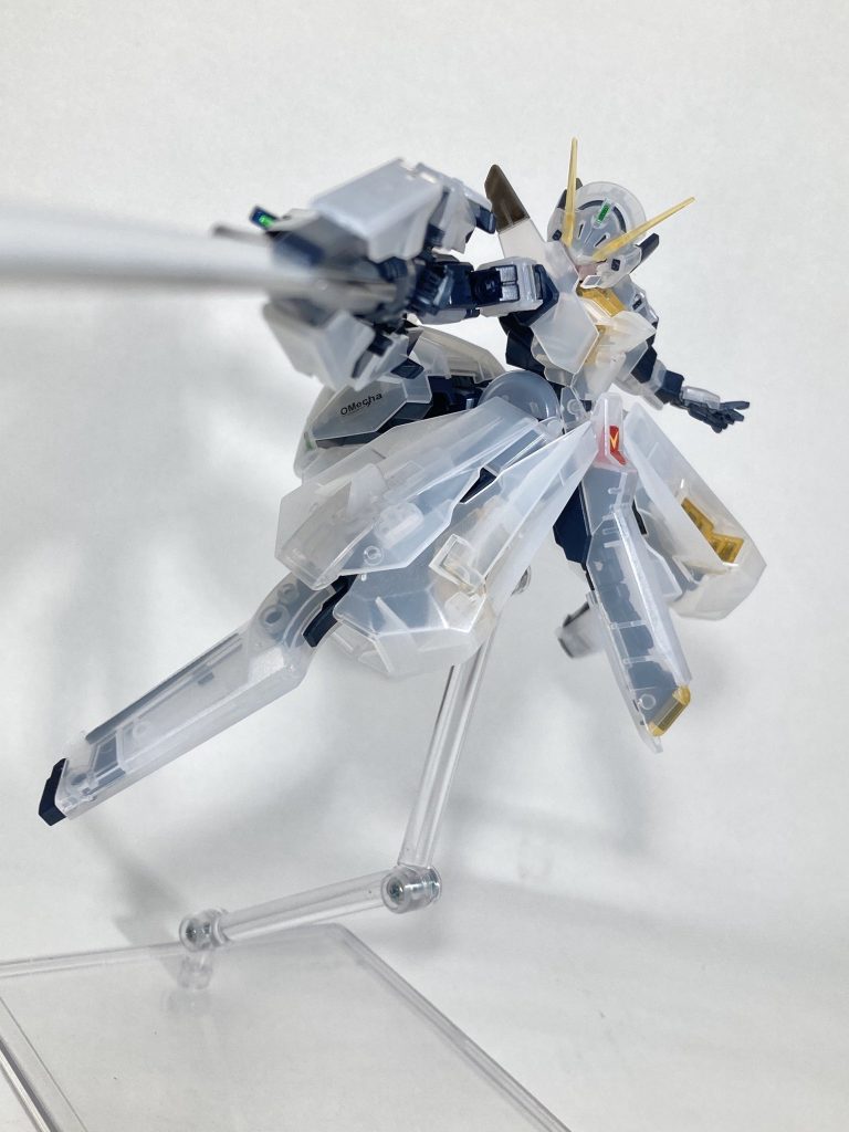 かわいいから一転キリっと射撃ポーズ