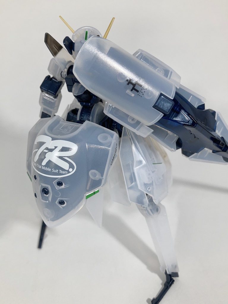 デカールもちょいびちょび貼ってあげました。お尻のTRマークは曲面貼りが難しく真ん中あたりがちょっとしわになっちゃいました(^^;