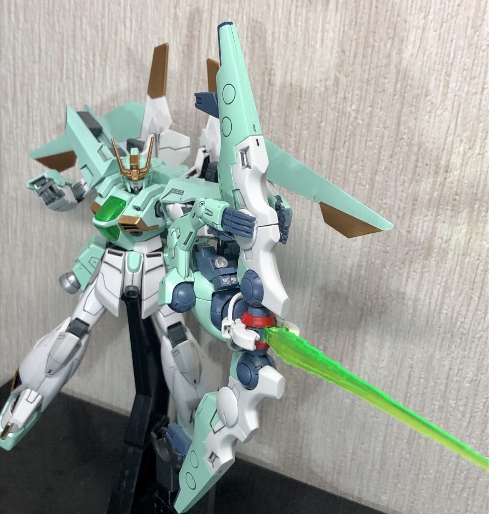 パックナイフのケオラモードも引き続き再現可能新たに股関節部にビームサーベルの刃を取り付け可能にし、より弓のような形状にしました