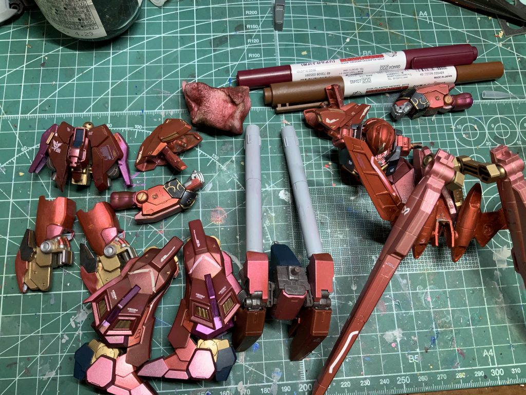 汚しは簡単リアルタッチマーカーとメラミンスポンジ、でシルバーチッピング