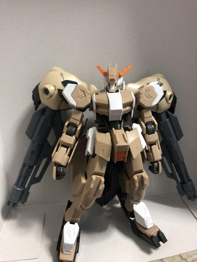 左右対称の方が綺麗に見えたので同じやつをもう一個買いました