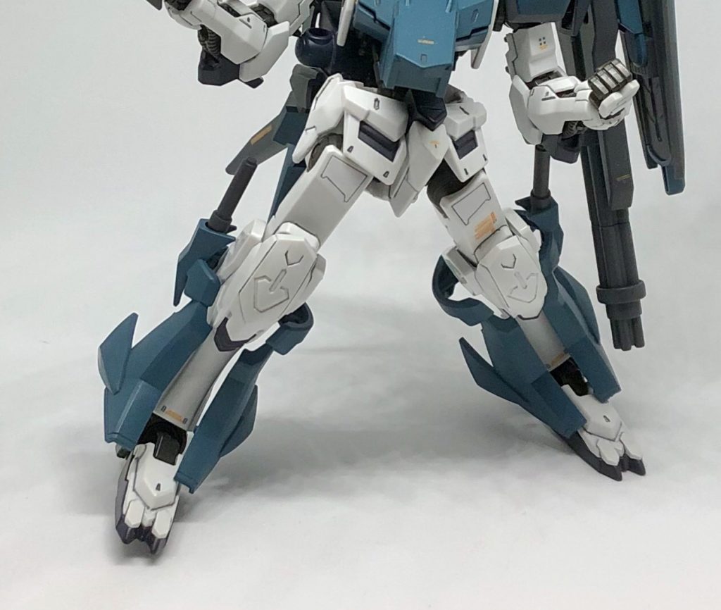 脚のアーマーは磁石接着で挟み込んでます!どう接着しようかと悩んでいて、アスクレプオスを見て思いつきました✨挟めば良いじゃんと!笑