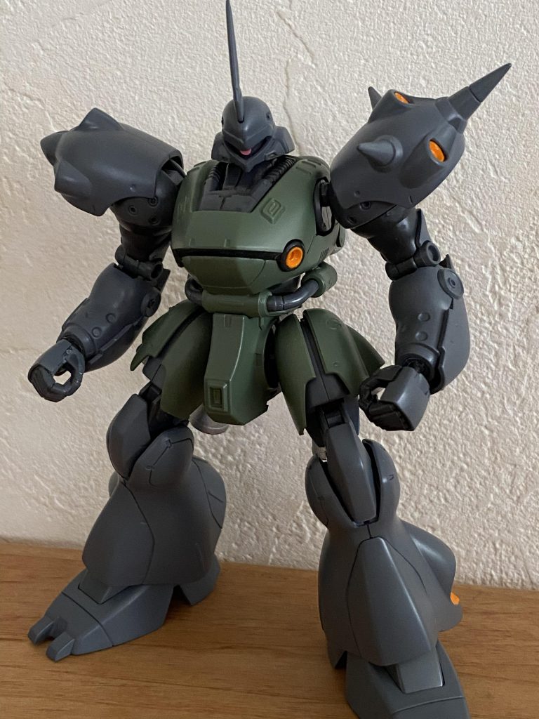 クレオスのグレージオン系、ディープグリーンの二色塗りです。