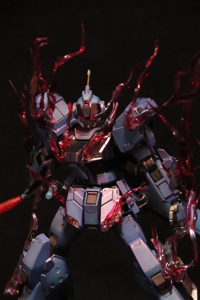 頭部は穴を開けてミライトで電飾しました