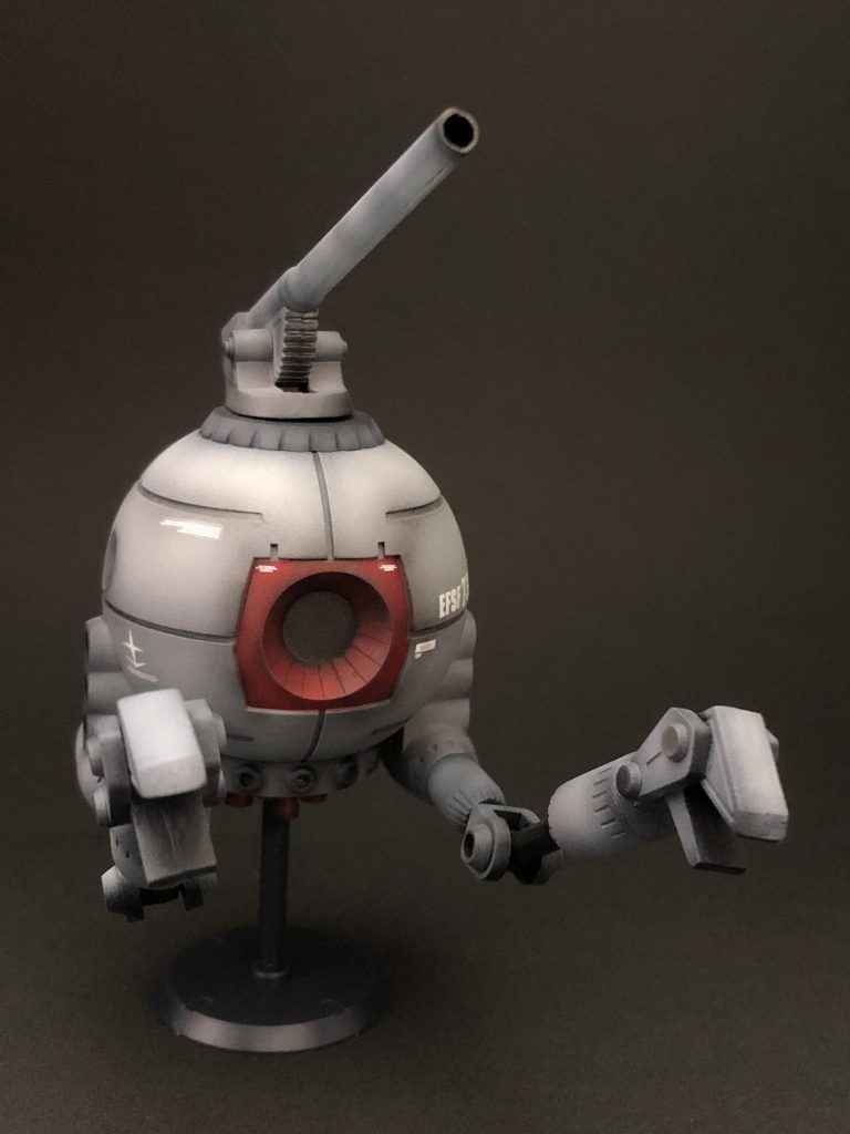 1/144ボールです。ノーマルなカラーで塗装。本体のグレーは2色を重ねてグラデーション。〈塗装レシピ〉・下地…サーフェイサーエヴォブラック（ガイアカラー）・本体グレー1 …マーズライトグレー（ガイアカラー）・本体グレー2 …ジョイントグレー（ガイアカラー）・赤…ローズブライトレッド（ガイアカラー）・関節他…黒鉄色（クレオス）・スミ入れ…ダークブラウン（タミヤ）