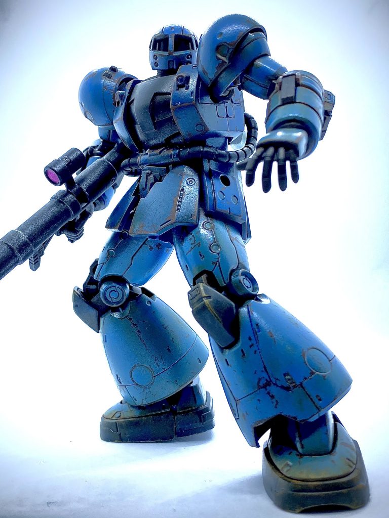 マホガニーを下地としてシリコンバリアを塗布。ランバ・ラルカラー塗装後に爪楊枝によるチッピング。その後ガンダムマーカーとパステルにてウェザリング。最後につや消しトップコート。