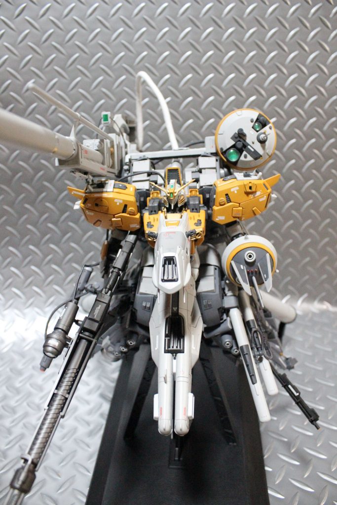 オライオンの由来は、オリオン座の時期だから。と、腰にレーダ的なもの付けて、アーガマ砲にもセンサ、左手レーダに3ツレンズつけたらオリオンになるなあと思ったので。