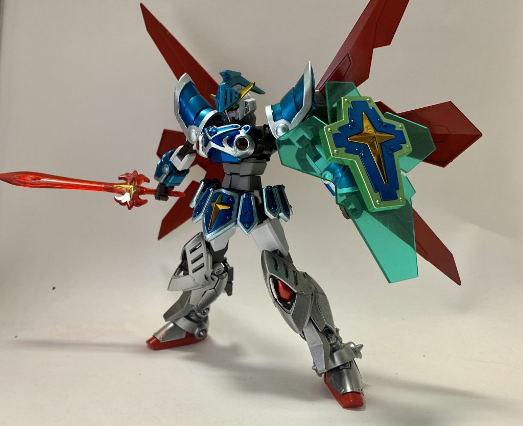 力の盾はHGサイズだと小さいのでダンボール戦記のビームガーターのパーツを使ってビームシールド化して大型化しました。