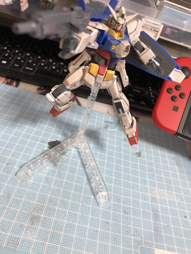 本体にはウェザリング処理をして老朽感を演出しています