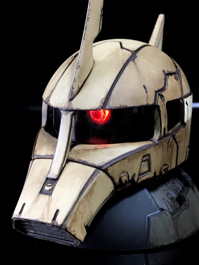 今回はオプションパーツ3のLEDユニットもおごりました。そのままだと輝度が高すぎると感じたので、レンズにガンマカと蛍光クリアのレッドを塗りました。自発光とブラックライトのいずれでも光ります。