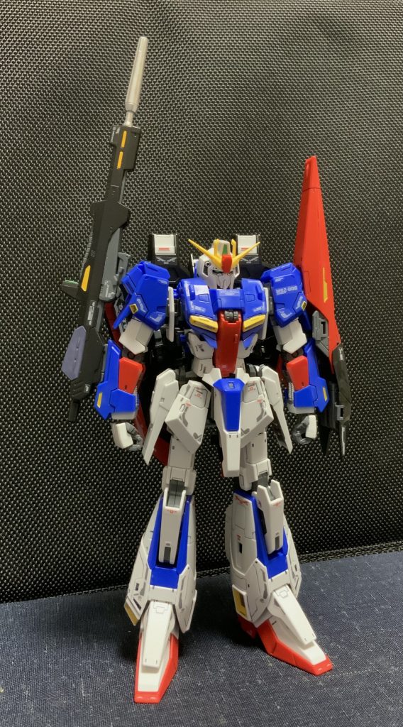 XBR-M-87A2 ビームライフル (ガンダムイエロー、メカグレー、シャインシルバーにて部分塗装。) FF-XV-SH-609Z シールド (同様)