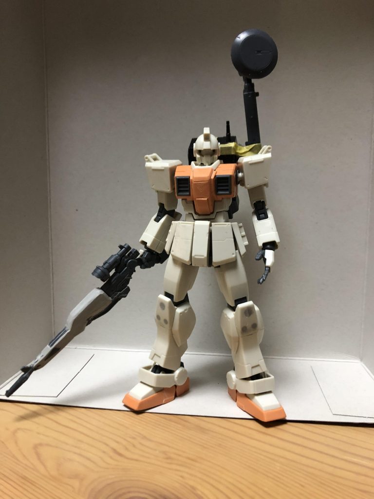 弄りながらなんとなーくイメージ固まってきた段階です。ライフルはモールドがうるさいと感じたのでパテで形状変更と情報量を抑制してます。