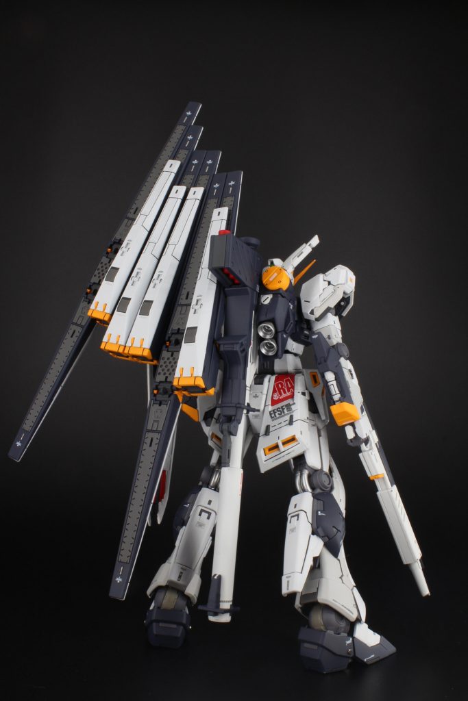 νガンダム本体はHJの作例を参考にさせて頂き、塗り分け等を考えました。