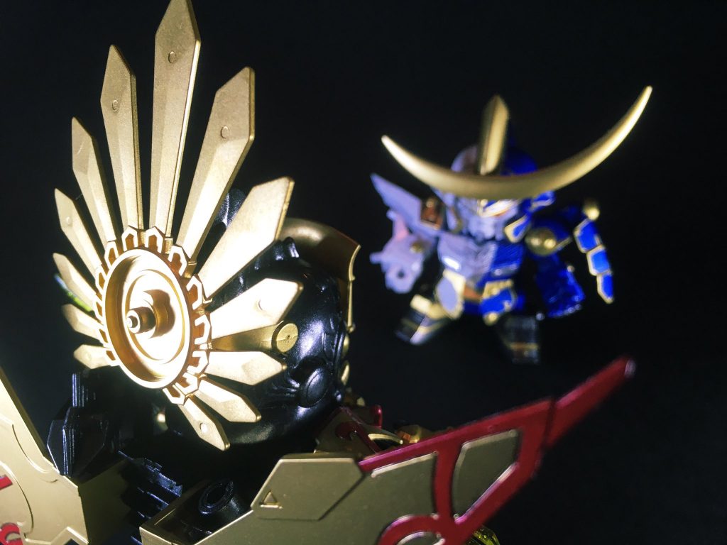 秀吉歿後は早々に徳川家康へ帰参。慶長出羽合戦、大坂の陣と歴戦して徳川幕府を支える有力大名の地位を確立し、仙台藩六十二万石🏯の大領を治める藩祖として君臨した。スペイン王国との独自貿易で最新鋭の兵器を揃え、傾奇な戦装束を纏う絢爛豪華な軍団を率いて、婆娑羅大名の威風を天下に轟かせた。