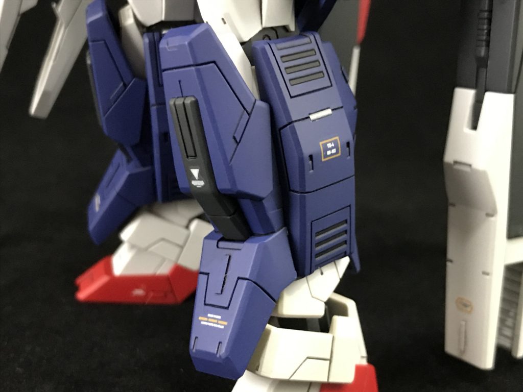 ハッチが何となく開きそうなディテール