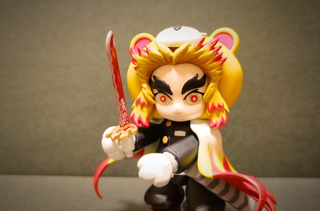 刀の柄にネオジムを仕込んで刀を持ったポーズも再現。