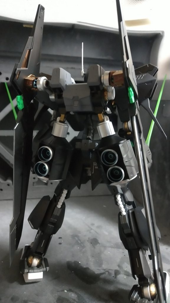 バックショットです。このグリーンにも蛍光グリーンを混ぜてるので、ブラックライトに反応します。