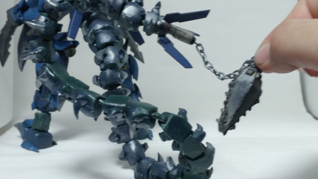 尻尾の先のジョイントは交換することでガンダムハンマーのようになります。