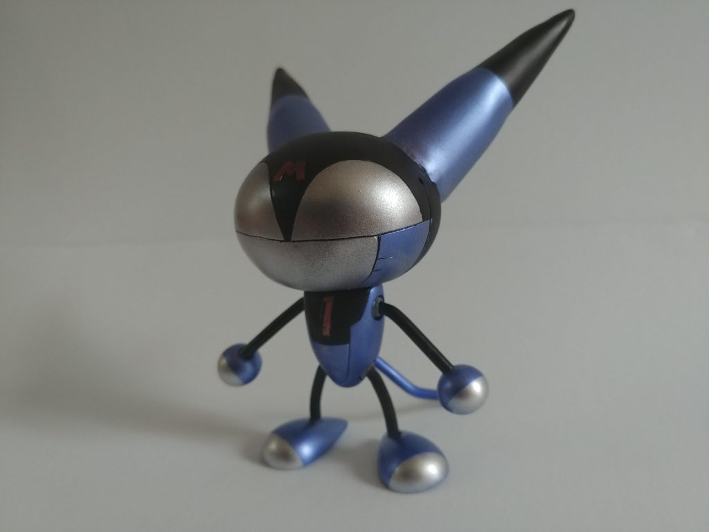 頭はプチッガイのものを流用し、耳はほぼパテで固めています。パテ整形が苦手なので、クマの顔のモールド（目とか）を埋めるのが大変でした…ちなみに設定通り、耳の塗装はちょっとはみ出しています(笑)