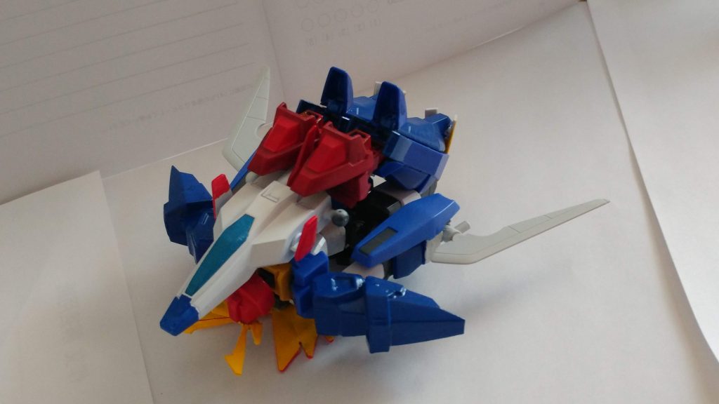 ファイヤージェット簡単変形でジェット機っぽくしてあります。