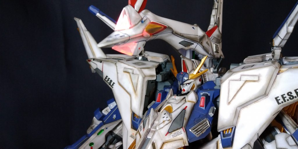 電飾は当初から導入しようと思っていて先端部分、バーニア部分に仕込みました！