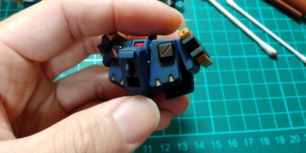 暗い色を汚すのに試行錯誤しました。