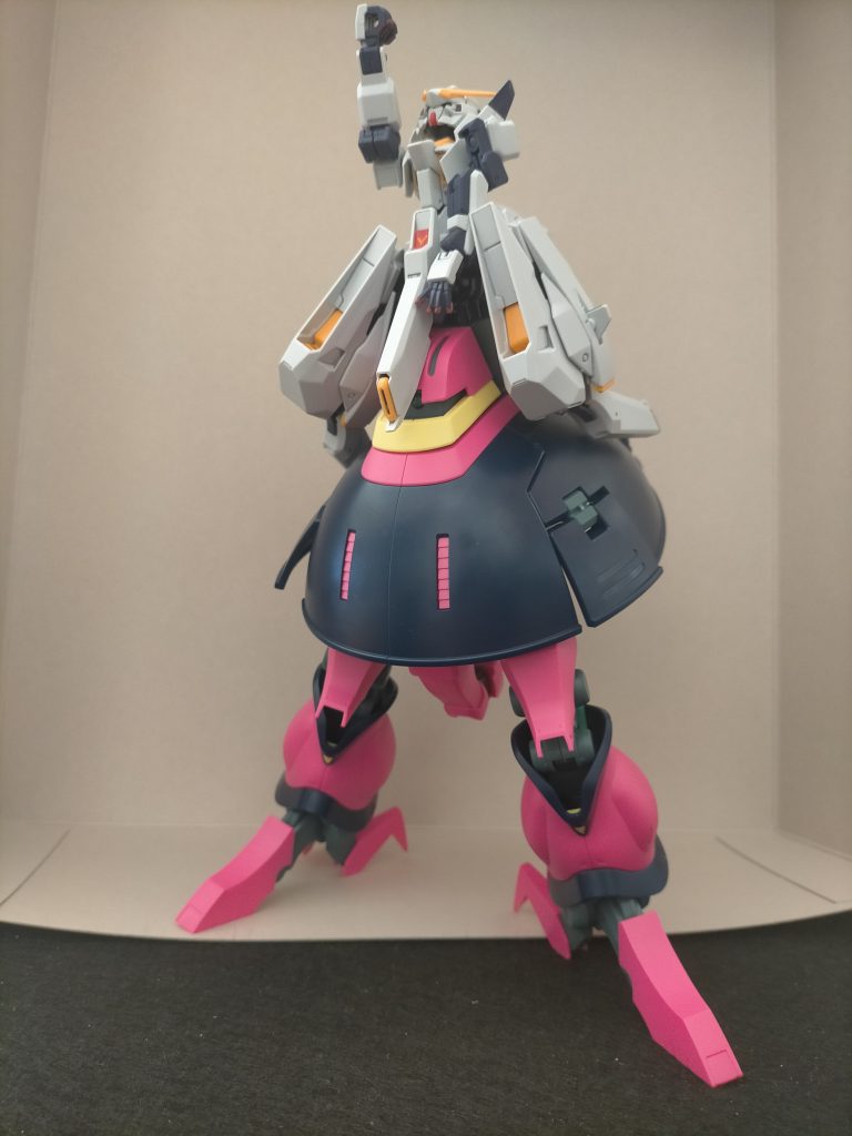 脚部クローは安定性高いです。スカートはスッカスカなのでバランスも取りやすい！！ロデオもお手のもの。