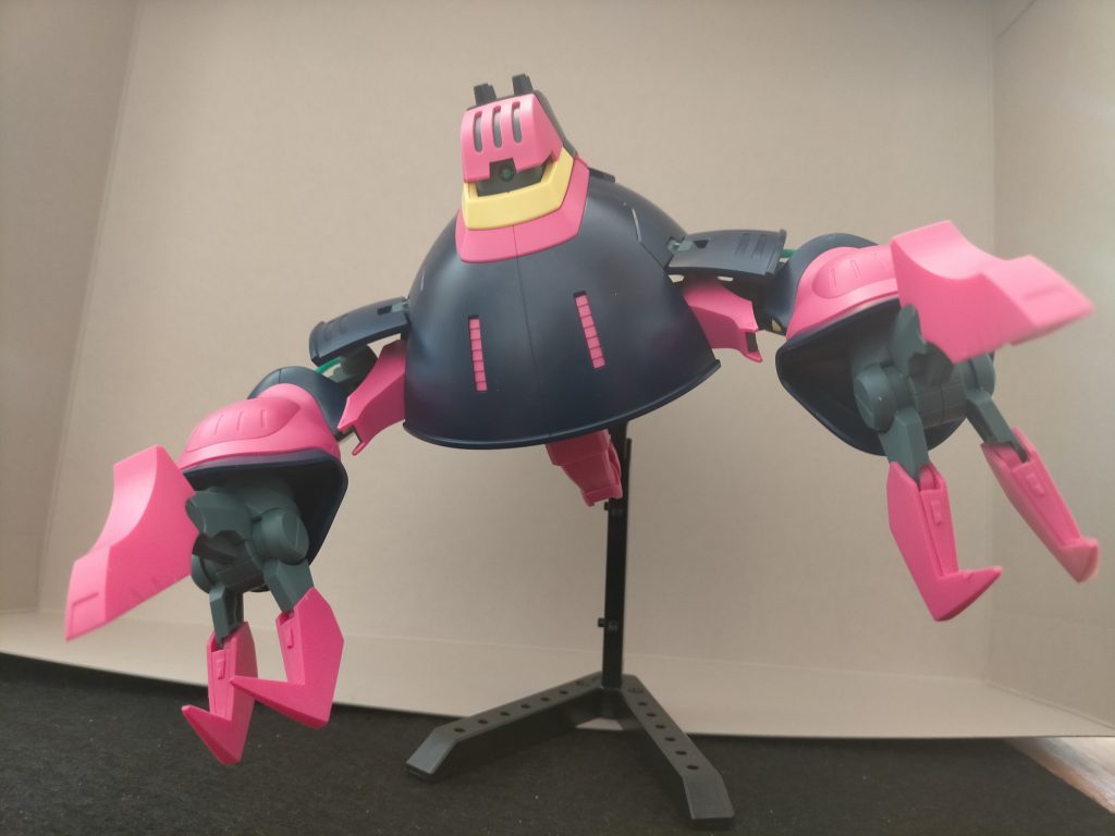 透明なアクションベースが同梱されています。が、組むのが面倒だったのでウーンドウォートの簡易ベースで。