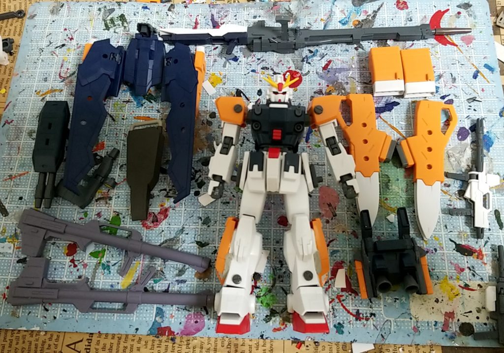 全体基本的にはBD3とジムⅢのニコイチ(ジムⅢはビームマスターを使用)でかいスナイパーライフルが写ってるけどアレは没になったあとはスジボリしたりMSG使ったり