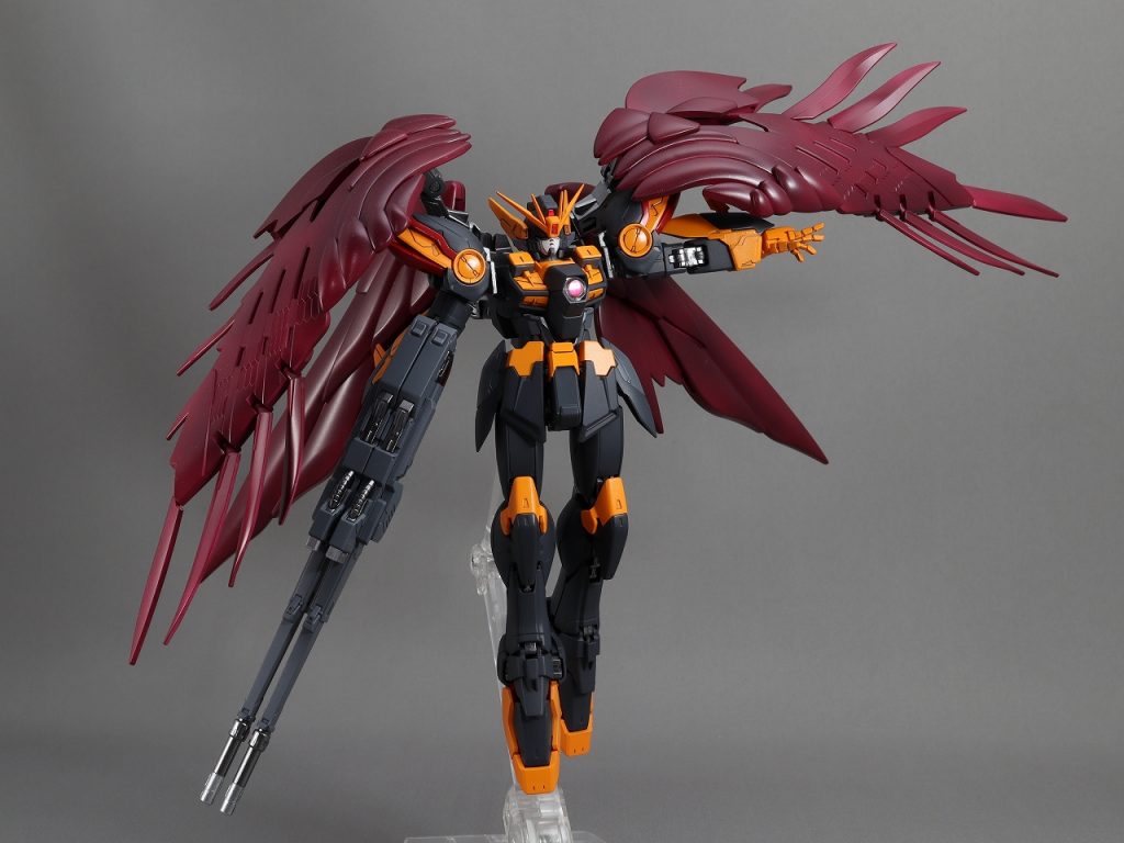 これを作ってみて、RGを塗るのがここまで辛いものなのかという事を知り、もう手を出さないと決めたのですが、最近RGトールギスを作っていたり・・・。パーツ数が多くて塗るのに苦労したり、パーツ同士の隙間が極端に狭いので塗装の厚みが問題になったりと、大変でしたが良い経験になりました。